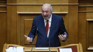 Γ. Νικητιάδης στη Βουλή: Πρόχειρη η ηλεκτροκίνηση στα ταξί - Χωρίς σχέδιο στις μεταφορές η Κυβέρνηση