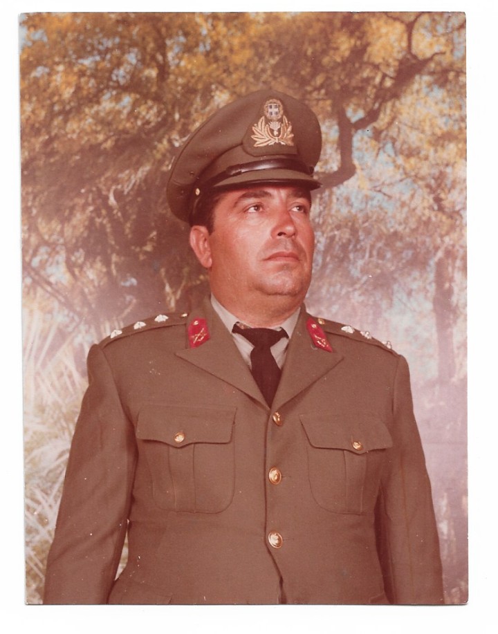 Ο Σάββας Δρακιού το 1982 με τη στολή του έφεδρου αξιωματικού