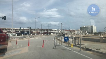 Κλειστό το ένα ρεύμα κυκλοφορίας της περιμετρικής στον Ζέφυρο εξαιτίας της συσσώρευσης άμμου