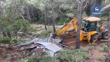 Η Δημοτική Ενότητα Καλλιθέας καθάρισε την... αθλιότητα που έγινε σε δασική περιοχή