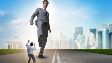 Ηλίας Καραβόλιας: Κατάχρηση εξουσίας και βία της εργασίας