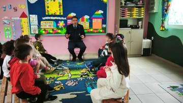 Στελέχη Αστυνομικών Υπηρεσιών Νοτίου Αιγαίου ενημέρωσαν μαθητές για οδική ασφάλεια, πρόληψη εξαρτήσεων και σχολικό εκφοβισμό