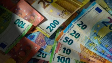 Συνάλλαγμα: Το ευρώ υποχωρεί 0,58%, στα 1,1527 δολάρια