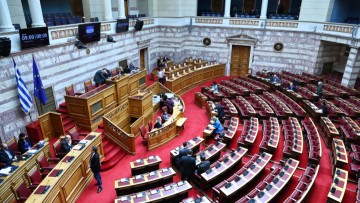 «Να τα βάλουμε στους δικούς μας»: Τι αποκαλύπτουν διάλογοι στη δικογραφία για τον ΟΠΕΚΕΠΕ