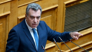 ΜΑΝΟΣ ΚΟΝΣΟΛΑΣ: «Μείωση της γραφειοκρατίας, βελτίωση της εξυπηρέτησης του πολίτη»