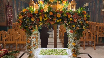 ΦΩΤΟΡΕΠΟΡΤΑΖ-Επιτάφιοι στα χωριά της Ρόδου: Κατάνυξη, παράδοση και ανθοσυνθέσεις μοναδικής ομορφιάς