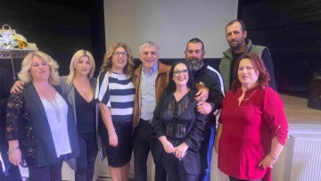 Το Εσπερινό ΕΠΑΛ Ρόδου τίμησε τον Νικόλαο Οικονόμου για την πολυετή προσφορά του