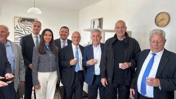Ο  Βασίλης Α.  Υψηλάντης στα εγκαίνια του κτηρίου ΣΟΑ–ΣΟΜΥ–ΣΟΕΠΟΠ στο Αγαθονήσι
