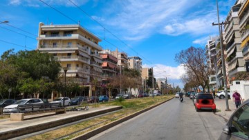 Ηλία Καραβόλιας: Η μπόχα της χώρας