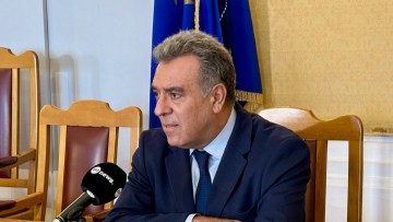 ΜΑΝΟΣ ΚΟΝΣΟΛΑΣ: «Ενισχύονται οι υπηρεσίες διαβατηριακού ελέγχου στη Β’ Αστυνομική Διεύθυνση Δωδεκανήσου και άλλες υπηρεσίες»