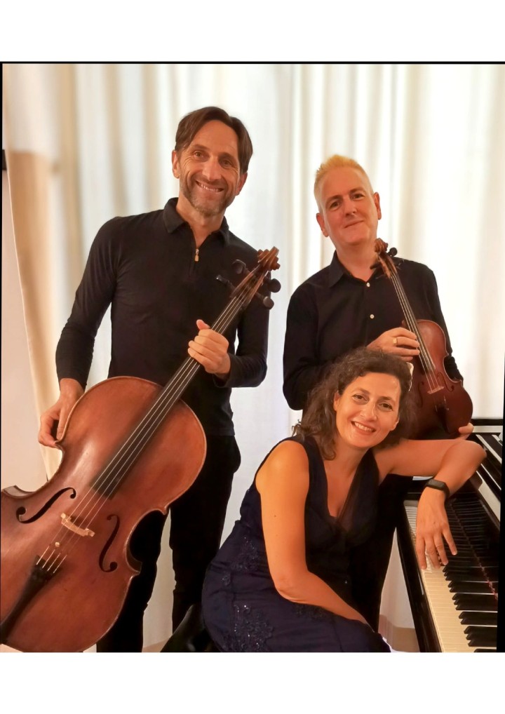 Τα μέλη του «Trio Paderewski»: Κατερίνα Λεμονή πιάνο, David O’ Doherty βιολί, Francesco Bartoletti τσέλο.