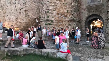 Σύμβαση 12.400 ευρώ της περιφέρειας Νοτίου Αιγαίου με την Athens Voice για την τουριστική προβολή της Δωδεκανήσου