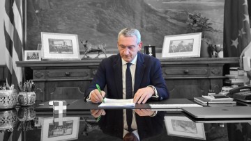 Υπεγράφη η εργολαβική σύμβαση ύψους 3,68 εκατ. ευρώ για τον ηλεκτροφωτισμό του Επαρχιακού Οδικού Δικτύου της Καλύμνου