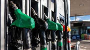 Πάνω από 2,50 ευρώ η αμόλυβδη σε Ρόδο και Σύμη